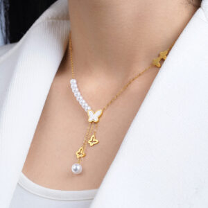 Shiny Clover Necklace